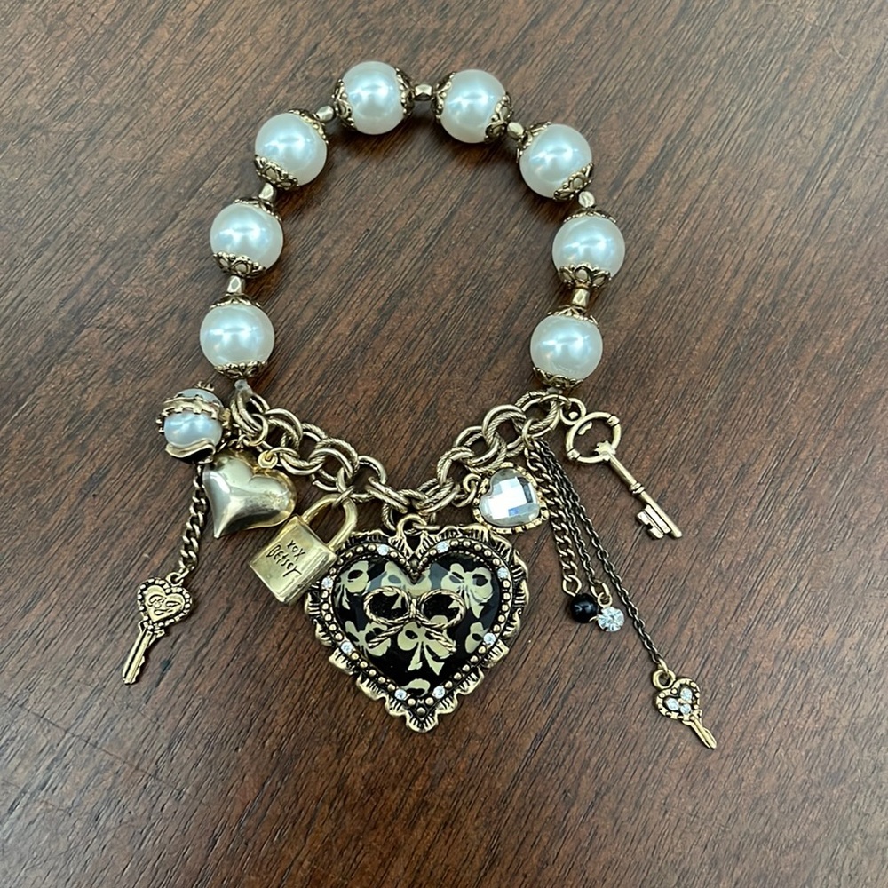 Betsey Johnson pearlescent charm bracelet